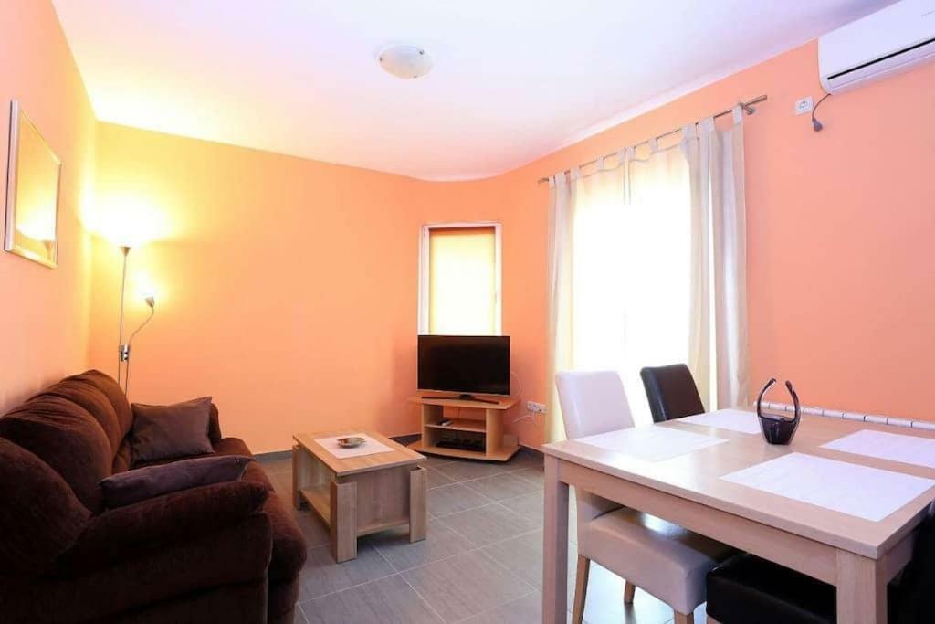Apartmani Lili Sukosan Luaran gambar