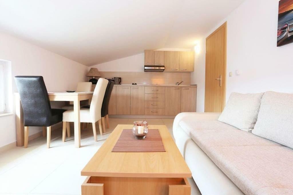 Apartmani Lili Sukosan Luaran gambar