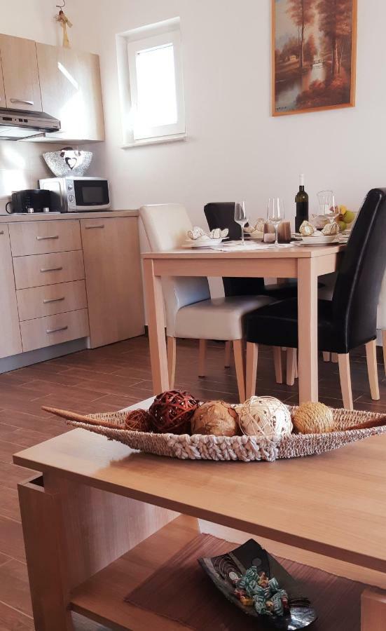 Apartmani Lili Sukosan Luaran gambar