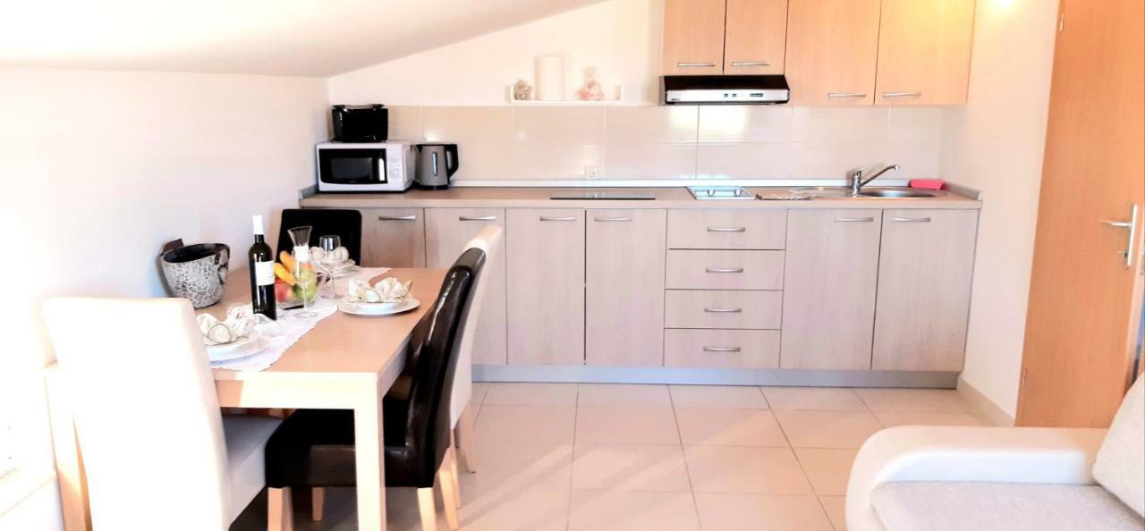 Apartmani Lili Sukosan Luaran gambar