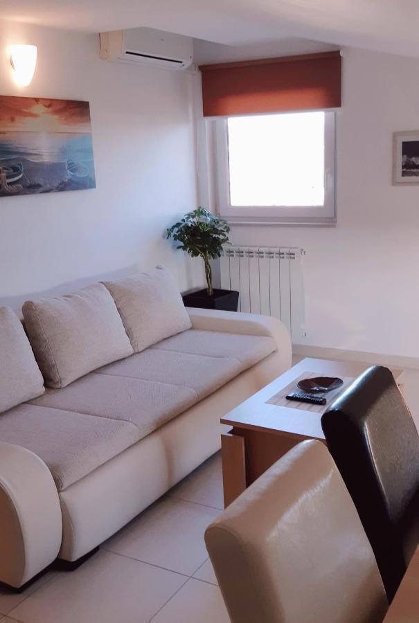 Apartmani Lili Sukosan Luaran gambar